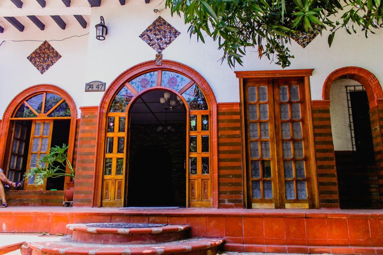 Hostel Boutique La Casona Баранкила Екстериор снимка